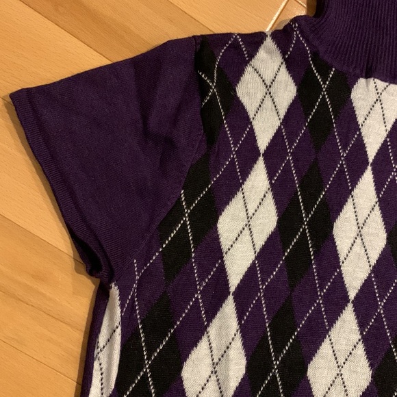 EUC Short Sleeve Turtleneck - size L - Picture 4 of 16